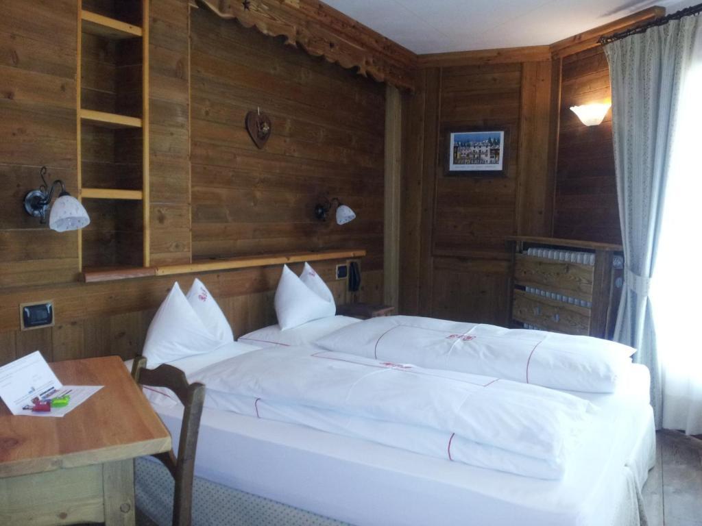 La Torretta Hotel Challand-Saint-Anselme Стая снимка
